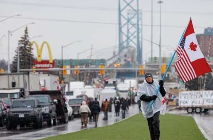 چگونه لیبرال‌ها و راستِ نودموکرات علیه کامیونداران متحد شدند؟