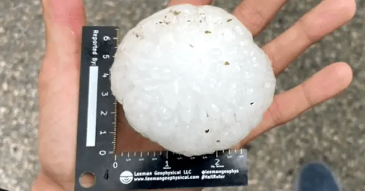 بارش بزرگ‌ترین تگرگ تاریخ کانادا با وزن ۲۹۳ گرم