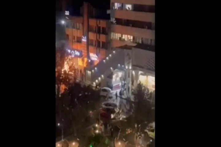 تداوم اعتراض‌ها در ایران به کشته شدن مهسا امینی؛ وزیر امور خارجه کانادا: آزار و اذیت زنان در ایران را متوقف کنید