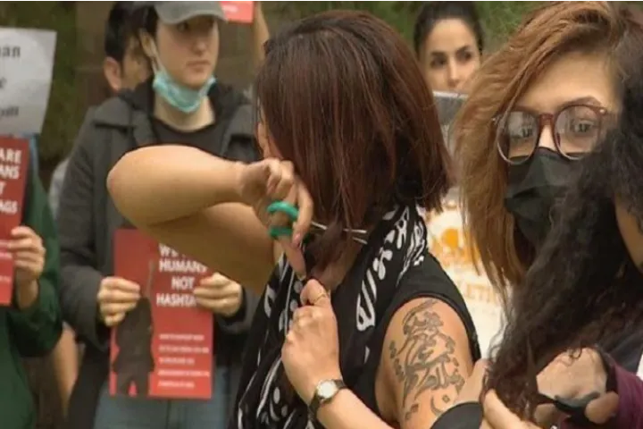 در حمایت از خیزش ایرانیان: کانادا سرکوب اعتراضات در ایران را محکوم کرد | زنان در ساسکاتون موهایشان را کوتاه کردند