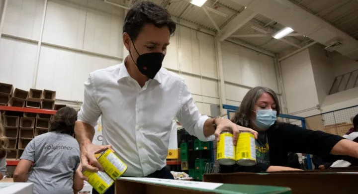 از حذف وعده‌های غذایی به علت تورم تا شهادت ترودو در دادگاه