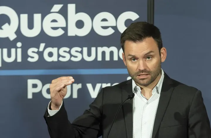 خودداری رهبر حزب کبکوا از سوگند خوردن به شاه چارلز