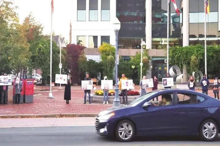 برخی ایرانیانِ کانادا که رژیم را قبول ندارند از ترس در تظاهرات شرکت نمی‌کنند