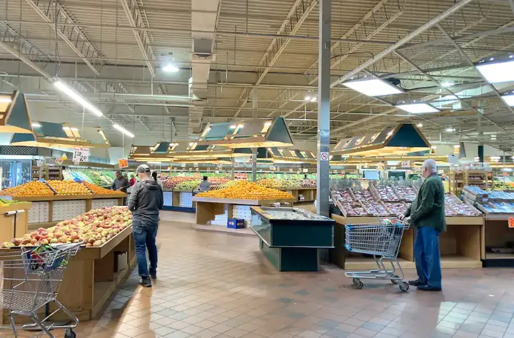 برای تهیه میوه از سوپرمارکت‌های بزرگ باید دو برابر هزینه کنید