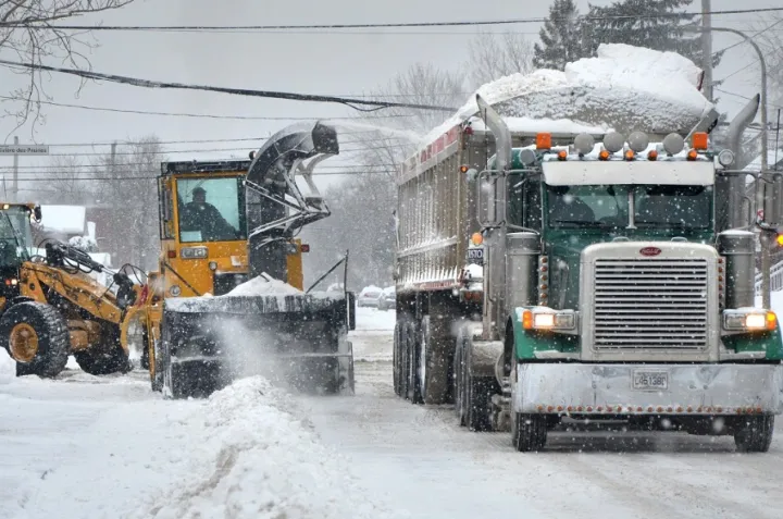 پارکینگ رایگان شبانه برای مونترالی‌ها در زمان اجرای عملیات برف‌روبی