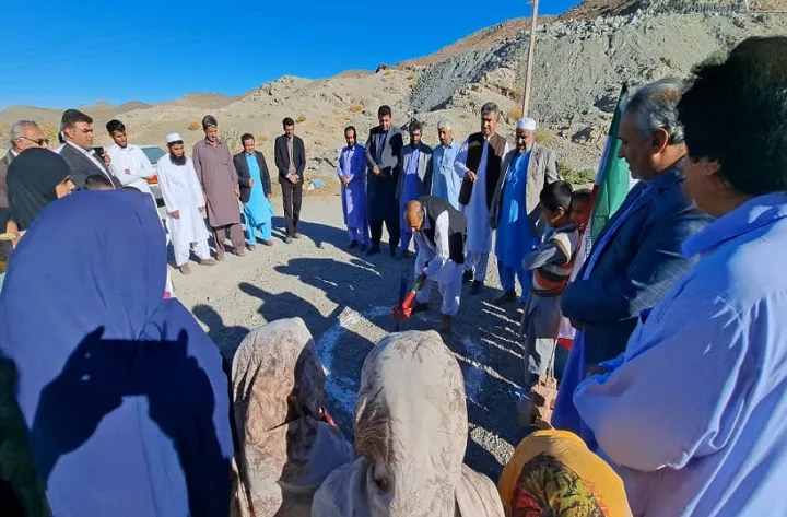 کلنگ‌زنی مدرسه «کیان پیرفلک» در سیستان و بلوچستان توسط خیرین مونترالی