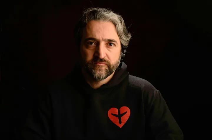 دلایل برای محاکمه این تازه به دوران رسیده ذوب ولایت فراوان است