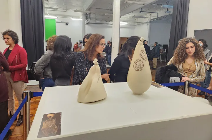 نمایشگاه گروهی «هنرمند برای ژن، ژیان، آزادی» در مونترال افتتاح شد