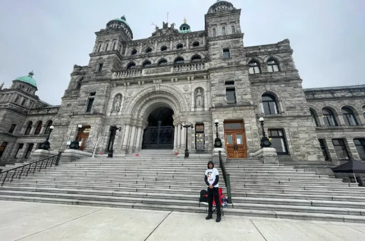 جمهوری اسلامی را در تنگنا بگذارید