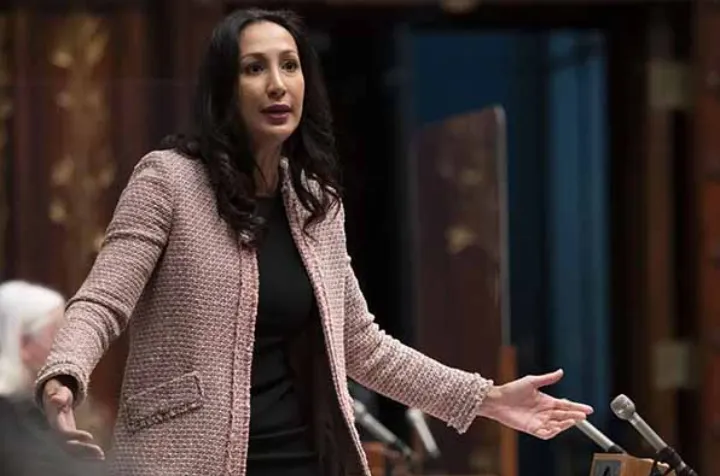 ماجرای جنجالی معلم کبکی که در گذشته دو دانش‌آموز خود را باردار کرده است و همچنان تدریس می‌کند