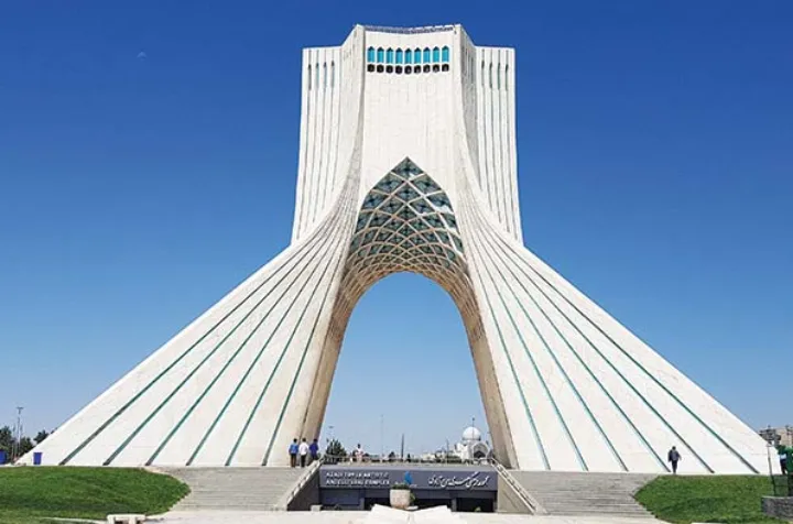 حسین امانت: آزادی را ساختم تا بگویم ایران از دوران‌های سخت می‌گذرد