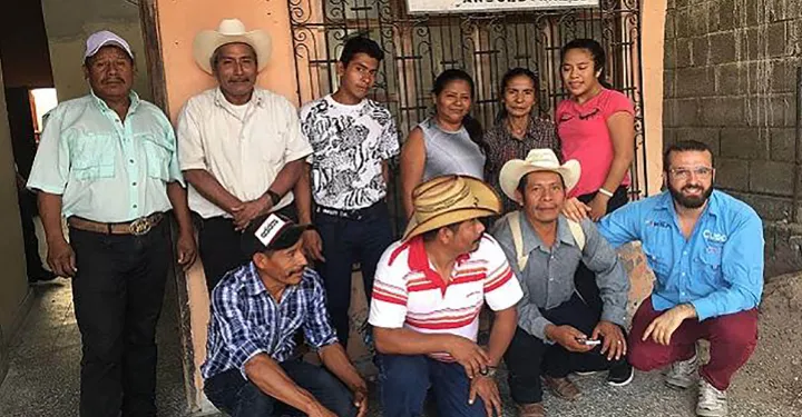 مقابله با فرهنگ استعماری وظیفه‌ی ماست