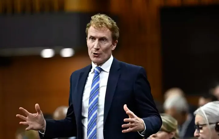 کانادا قوانین جدیدی علیه کلاهبرداری از دانشجویان خارجی وضع می‌کند