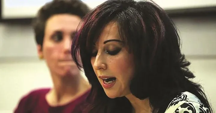 حرف‌های روپوش سرمه‌ای از گراناز موسوی