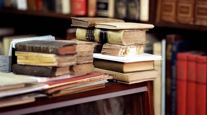 دو شعر فارسی شده از بایرون و گوته