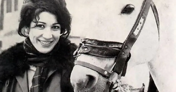 نگاهی به زندگی فروغ؛ به بهانه سالگرد تولد او