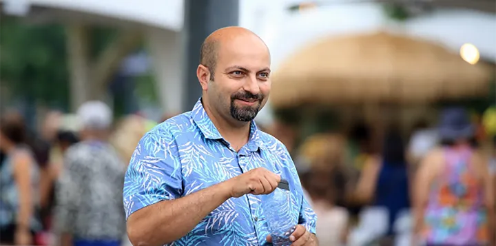 استاد راهنما یا عریانِ ایکبیری؟ مسئله این است!