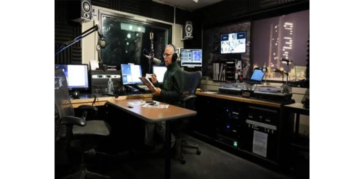 هم‌کلام با مهدی فلاحی، به‌مناسبت نهصدمین برنامه‌ی رادیو «نِماشوم» در اتاوا