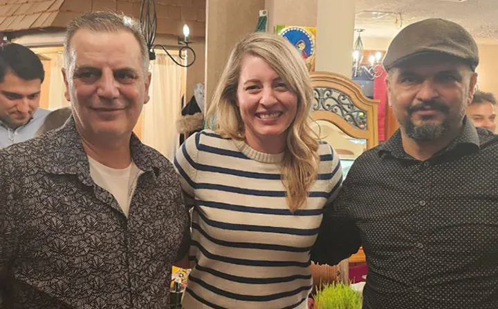 وزیر خارجه کانادا نوروز را در کافه ترنج جشن گرفت