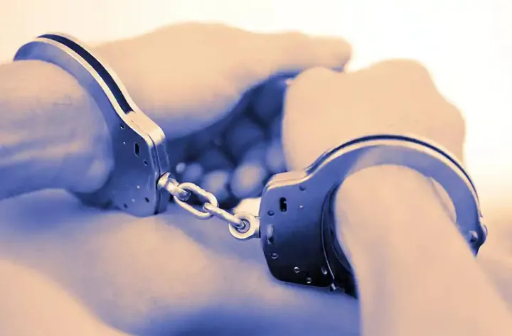 بازداشت یک معلم زن ۴۸ ساله در مونترال به اتهام رابطه جنسی با دانش‌آموز ۱۴ ساله