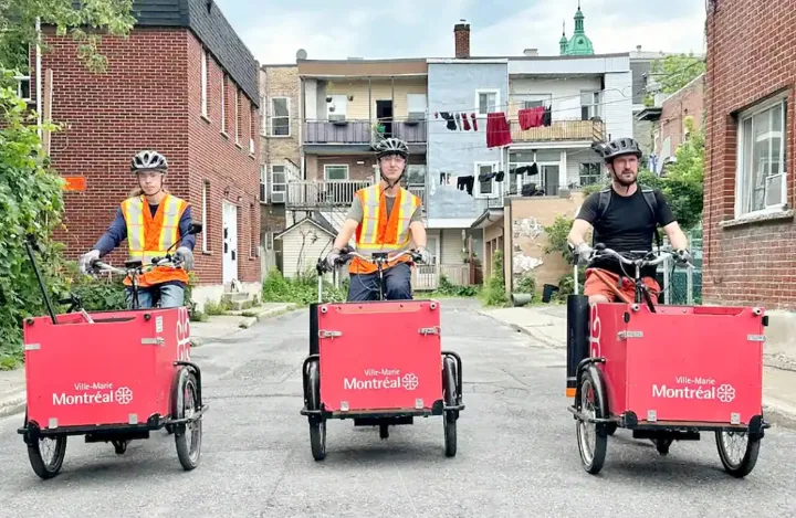 دوچرخه‌سوارانی که کارشان تمیز کردن معابر مونترال است