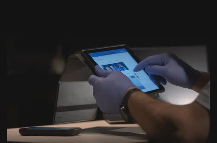 دادگاه استیناف انتاریو: مأمور گمرک حق ندارد وسایل ارتباطی شما را بی‌دلیل وارسی کند