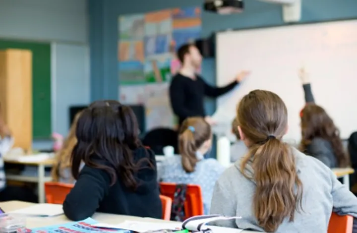 طرح دولت کبک برای معلمان فاقد گواهینامه در مدارس