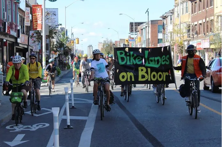 هجوم داگ فورد به دوچرخه‌سواری در تورنتو