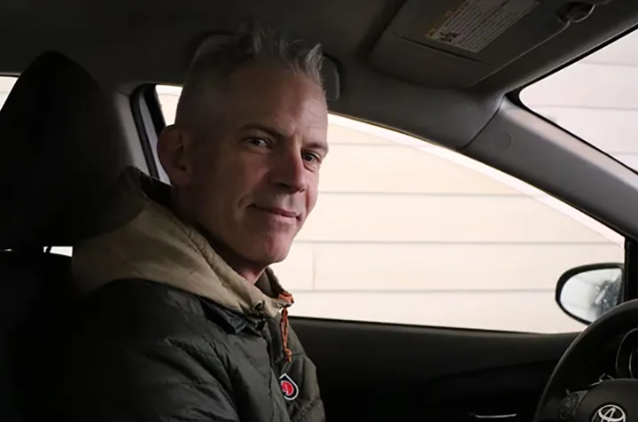 استیو، ناجی بیماران انگلیسی‌زبان در دل کبک‌سیتی