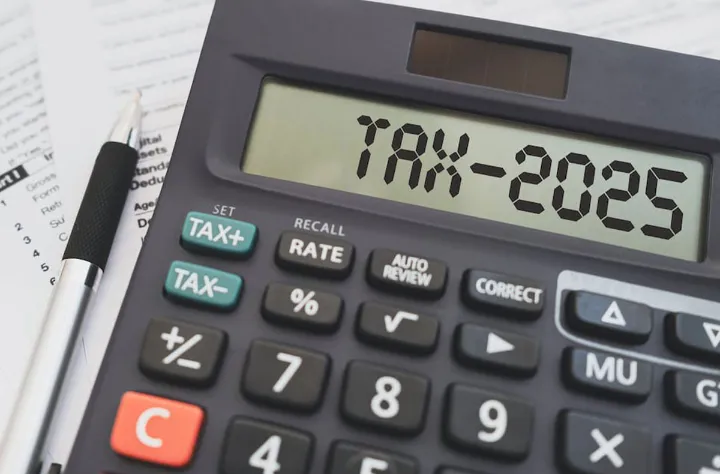 چطور در سال ۲۰۲۵ از اعتبار مالیاتی استفاده کنیم و پول بیشتری پس بگیریم؟