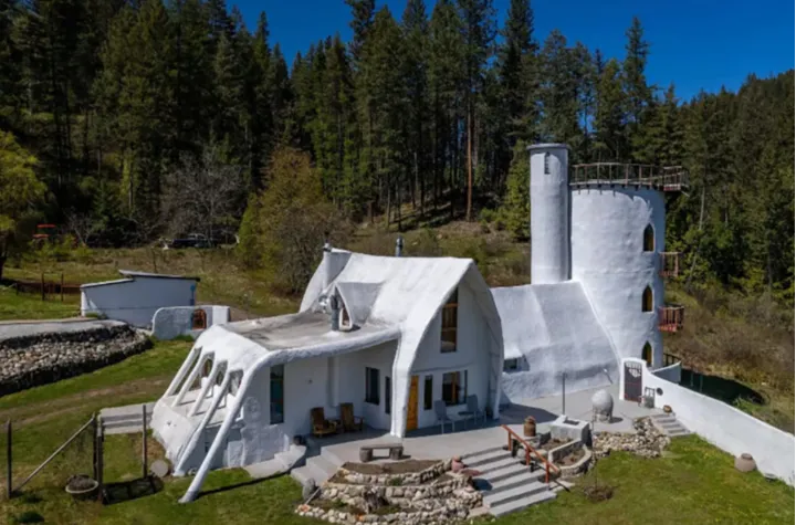 آیا به زندگی در قصر فکر کرده‌اید؟ این خانه شگفت‌زده‌تان خواهد کرد!