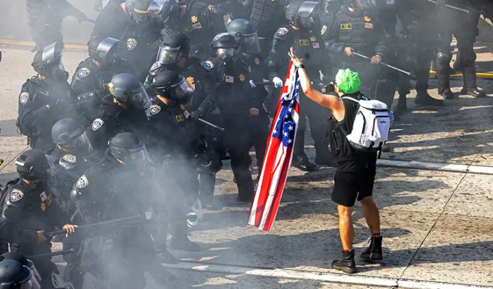 ترامپ فرماندار کالیفرنیا را تهدید کرد