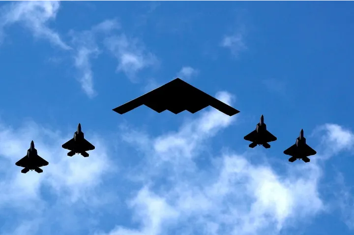 بمب‌افکن‌های پنهان‌کار B-2 در راه گوام