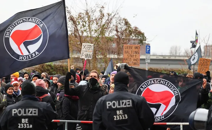 ترامپ جنبش آنتی‌فا را «سازمان تروریستی داخلی» اعلام کرد