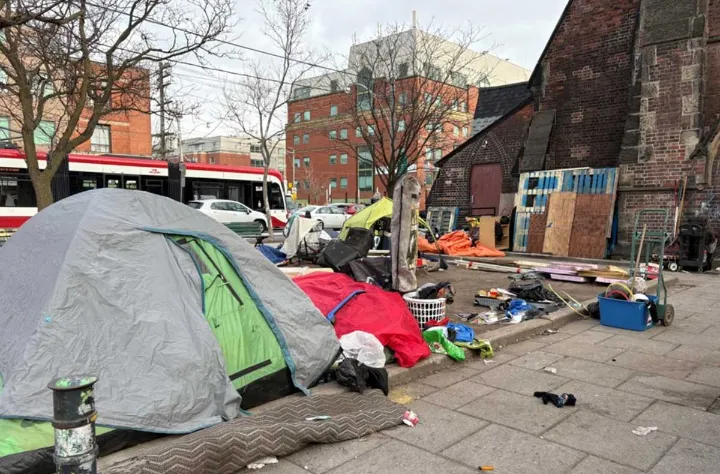 چادرهای خیابان‌‌خواب‌ها در تورنتو  ۷۰ درصد کمتر شده